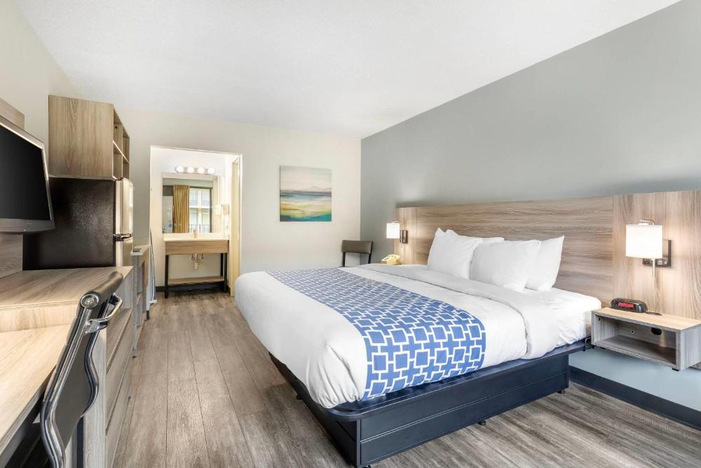 Efficiency King Room/Disability Access - Non Smoking/Exterior Hall interior